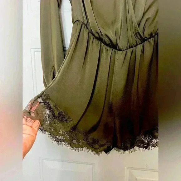 Guess green new romper size s with tags - Picture 6 of 10